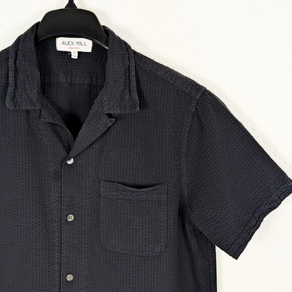 Alex Mill Men's Seersucker Camp Shirt in Washed Black Cotton size Medium - Picture 3 of 6